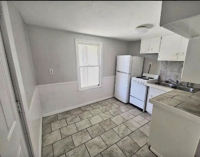 Building Photo - Cozy 1 Bedroom Apartment