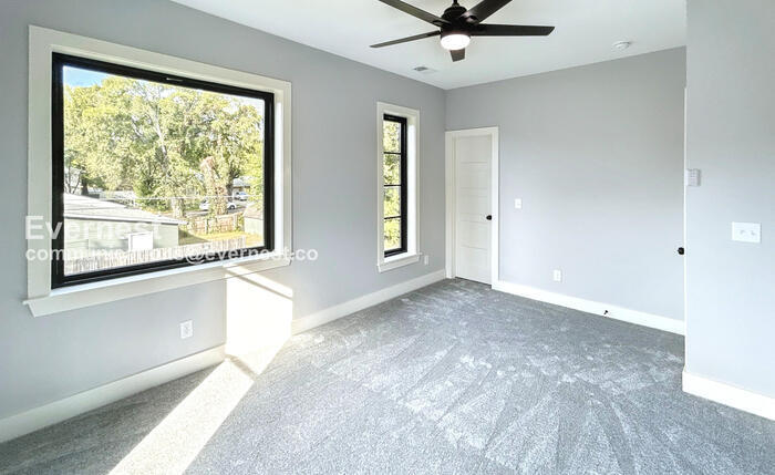 Building Photo - 415 S University St