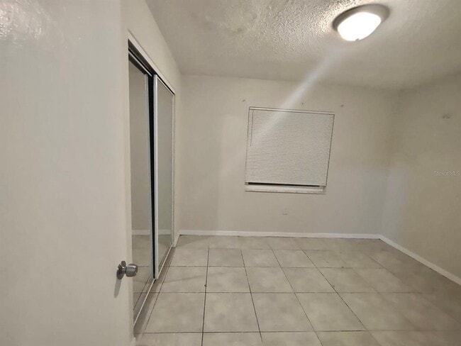 Building Photo - 1704 Birchwood Cir