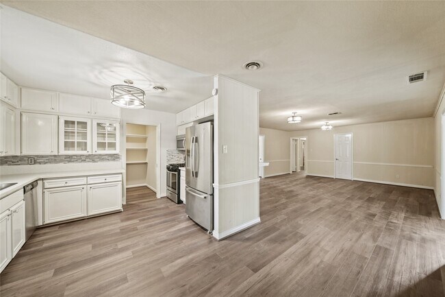 Building Photo - 8302 Braeburn Valley Dr