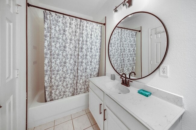 Building Photo - 5205 Panama Dr