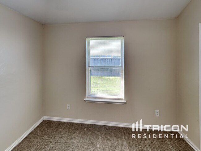 Building Photo - 705 Barkridge Trail