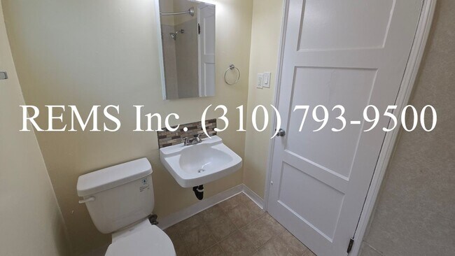 Building Photo - Bright Upstairs 1 Bedroom Apartment w/ Shared Garage Parking