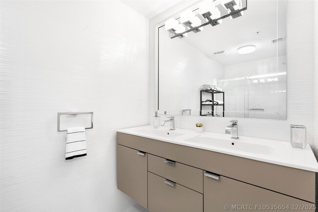 Building Photo - 2110 N Ocean Blvd