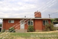 Building Photo - 4042 Porter Ave