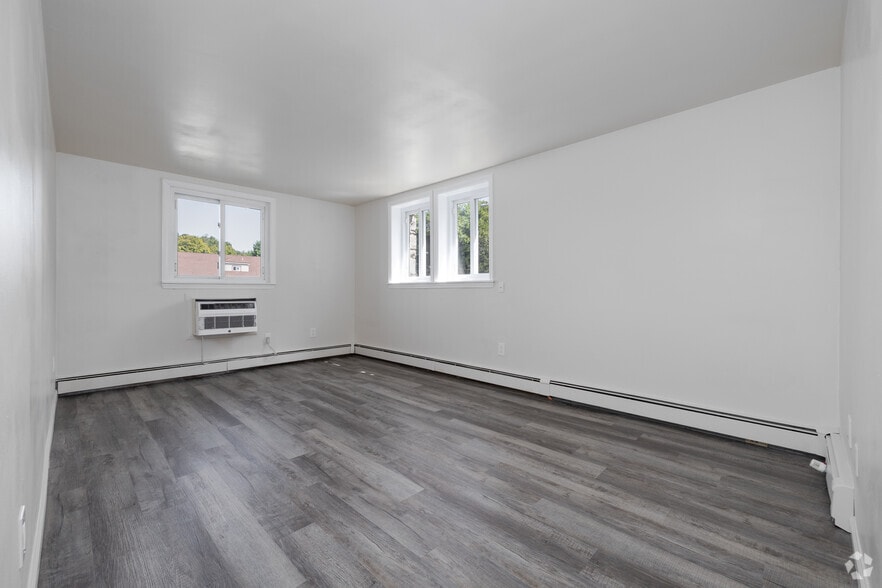 2BR, 1BA - 860SF - Living Room - Hopewell Gardens Apartments