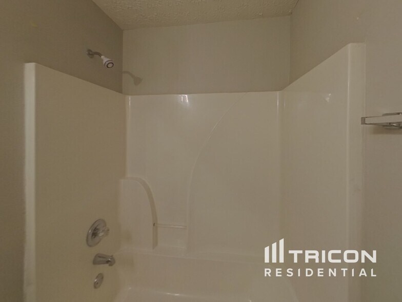 Building Photo - 4411 Gladewood Run
