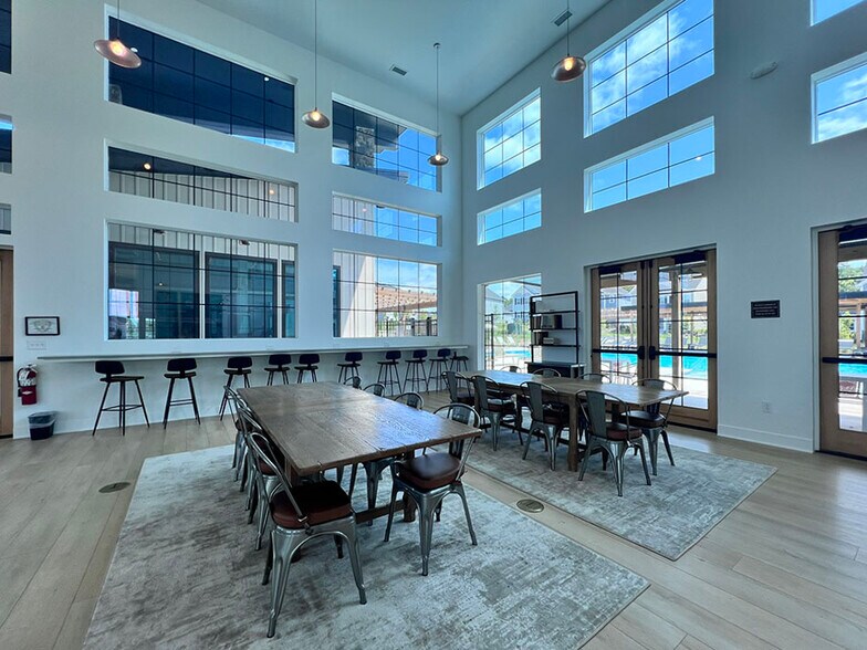 Building Photo - 876 Cassa Clubhouse Way