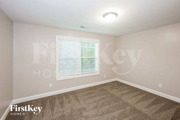 Building Photo - 1401 Living Wy