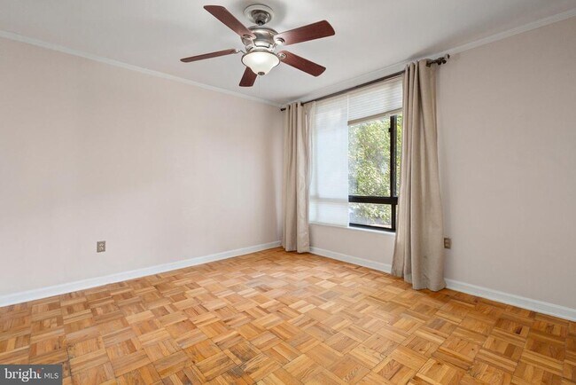 Building Photo - 3825 Davis Pl NW