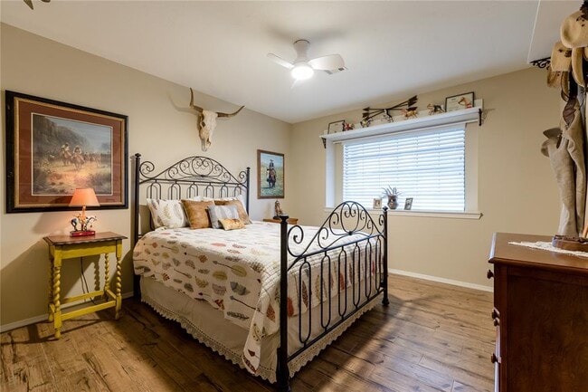 Building Photo - 1304 Lynnwood Dr