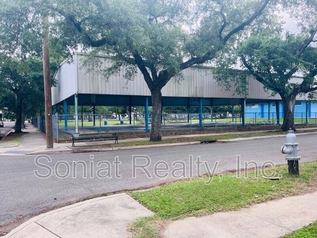 Building Photo - 3506 Baudin St
