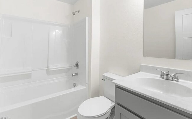 Building Photo - 511 Shepard St