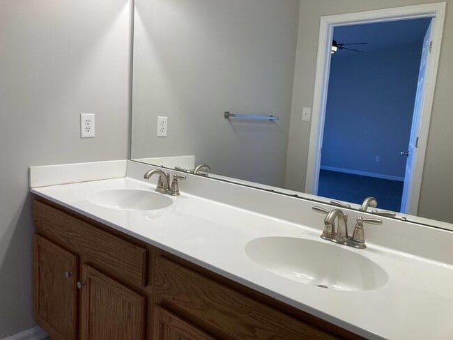 Building Photo - 465 Jacobsen Drive