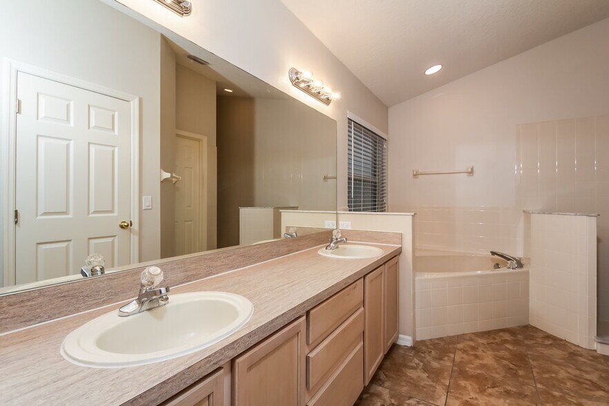 Building Photo - 6752 Waterton Dr