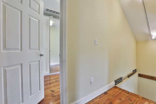 Building Photo - 64A Holiday Ln