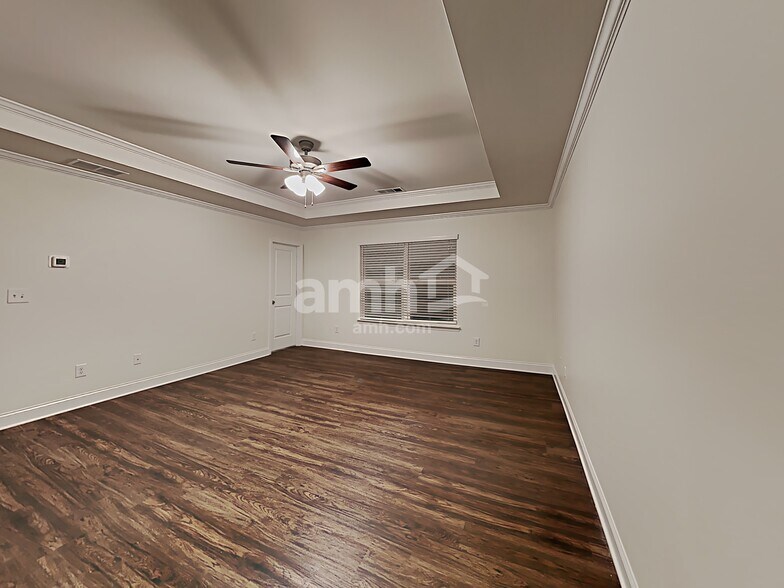 Building Photo - 5285 Valley Dr