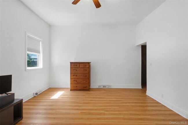 Building Photo - 7 Idlewild Ave
