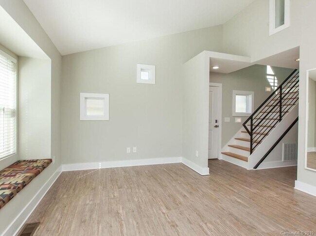 Building Photo - Modern Asheville Rental