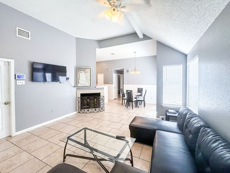 Building Photo - 18579 N Lyford Dr