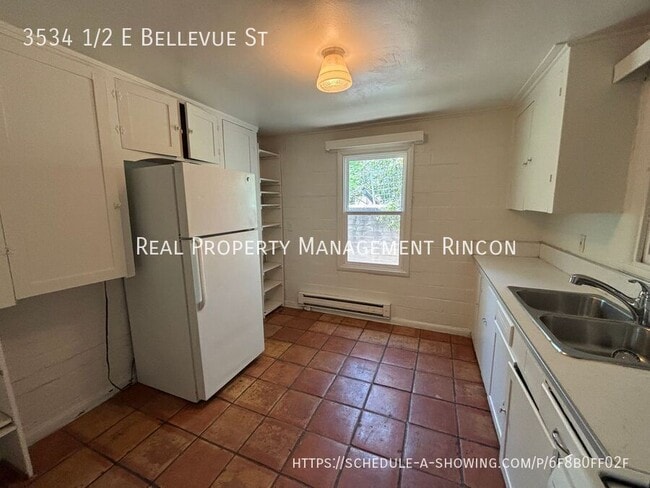 Building Photo - 3534 1/2 E Bellevue St-