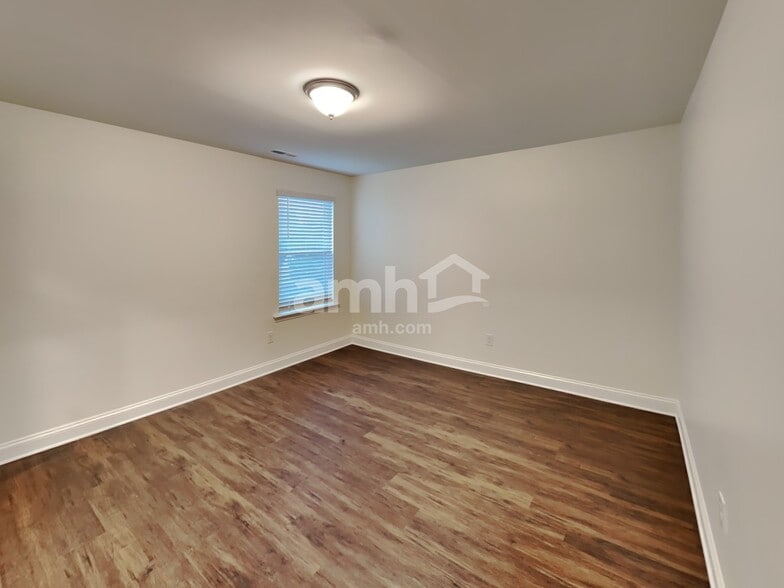 Building Photo - 1009 Noah Ct