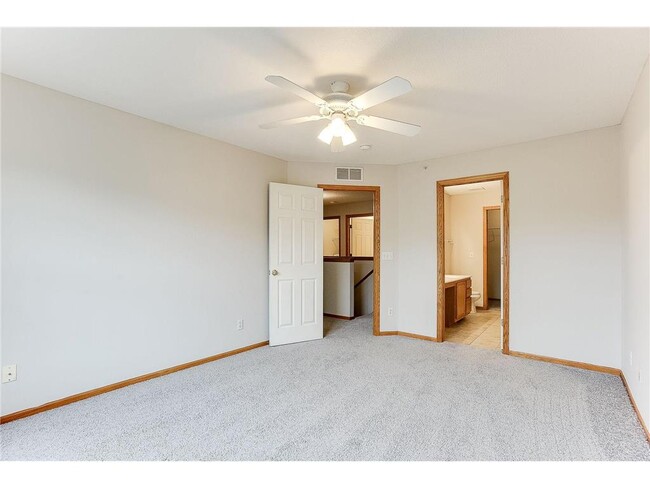 Building Photo - 5040 Holly Ln N