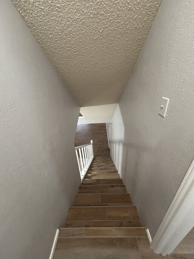 Building Photo - Spacious 2/2/1 Townhouse in Frenship ISD