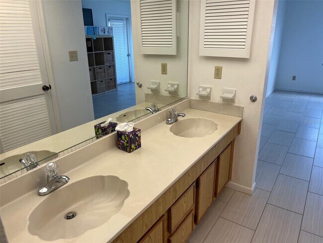 Building Photo - 3111 Pass a Grille Way