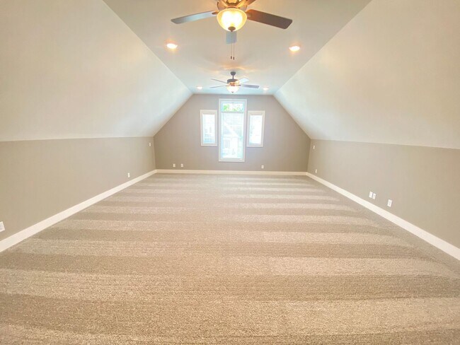 Building Photo - For Lease - 3BR, 2.5BA, 2300sqft home (Gallatin)