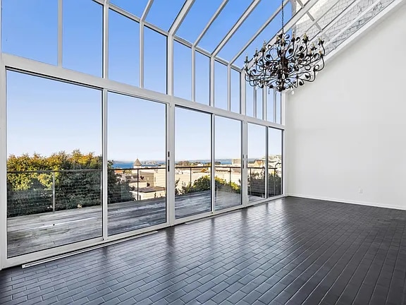 Building Photo - 2470 Broadway