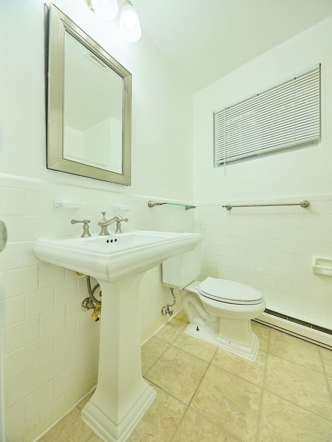 Building Photo - 4114 Davis Pl NW