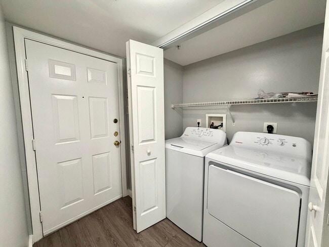 Building Photo - 1100 Crestwood Ct S