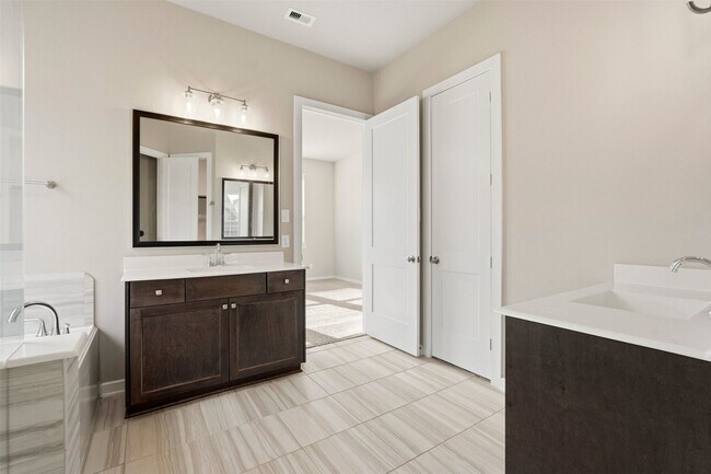 Building Photo - 1227 Carswell Grove Dr