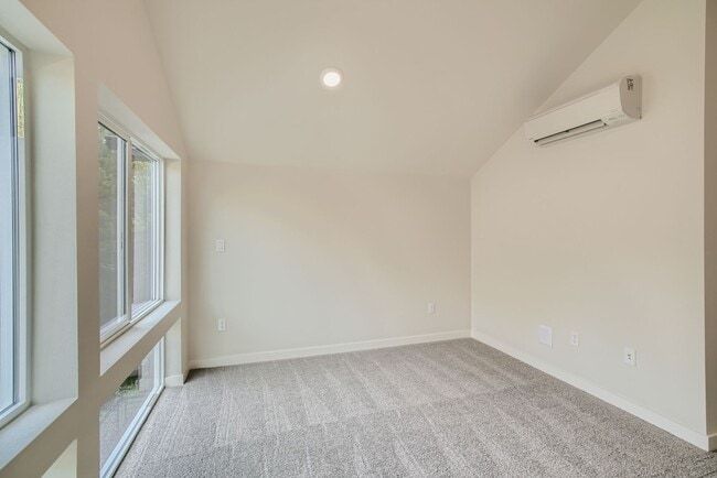 Building Photo - Immaculate Newer Construction - 3 Bed 2 Ba...