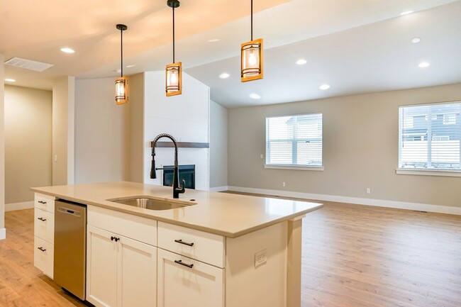 Building Photo - Incredible New 3 Bedroom Home in Post Fall...