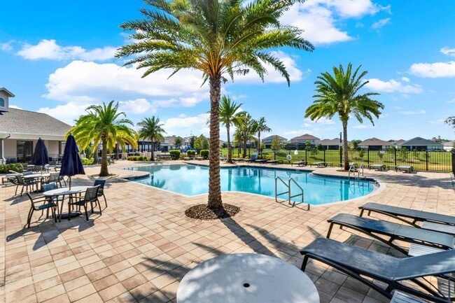 Building Photo - 3459 Current Ave