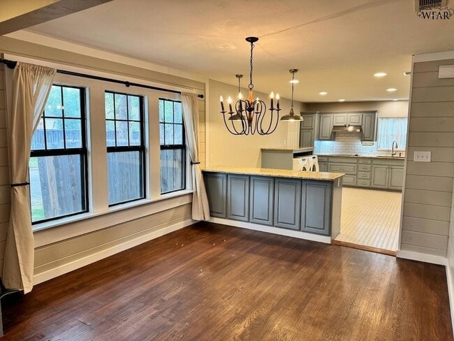 Building Photo - 1716 Victory Ave