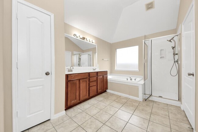 Building Photo - 1722 Lansing Cove Dr