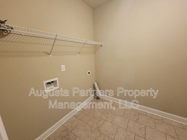 Building Photo - 841 Herrington Dr