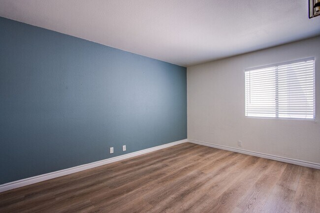 Building Photo - Gorgeous 1Bed/1Bath Condo located in The B...