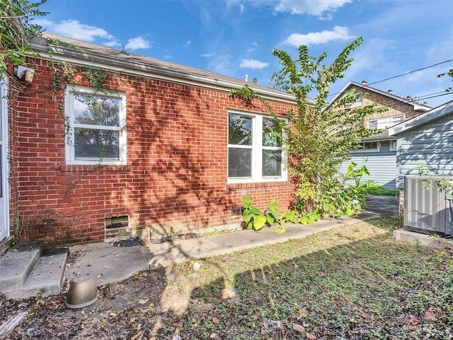 Building Photo - 4625 Bell St