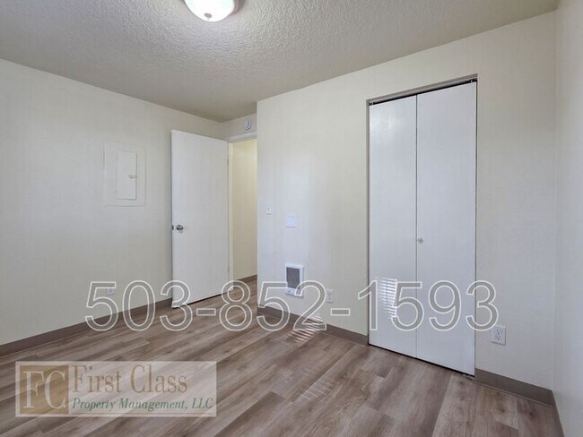 Building Photo - 20125 SW Tualatin Valley Hwy