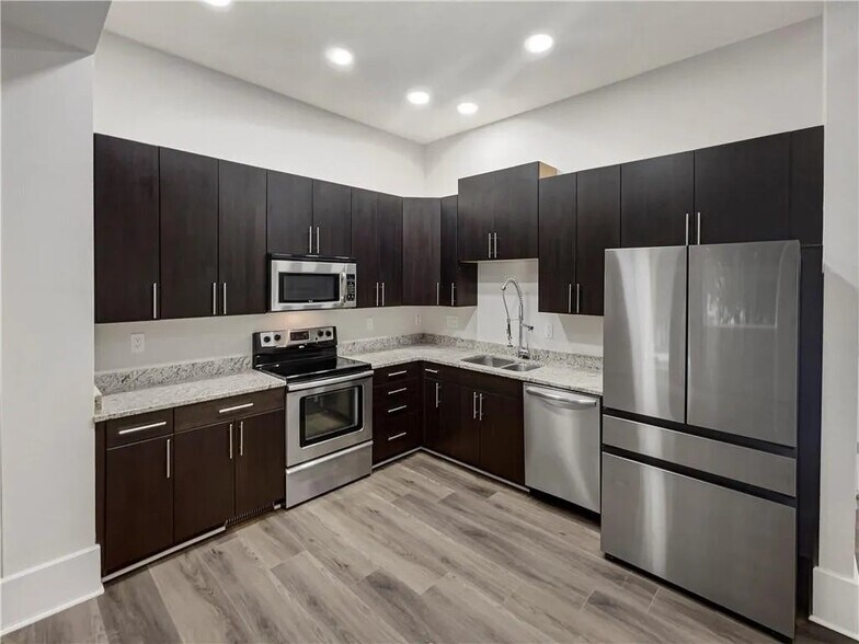 Building Photo - 745 Fountainhead Ln NE