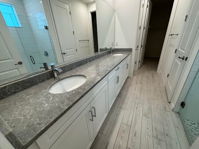 Building Photo - 6812 Pointe of Woods Dr