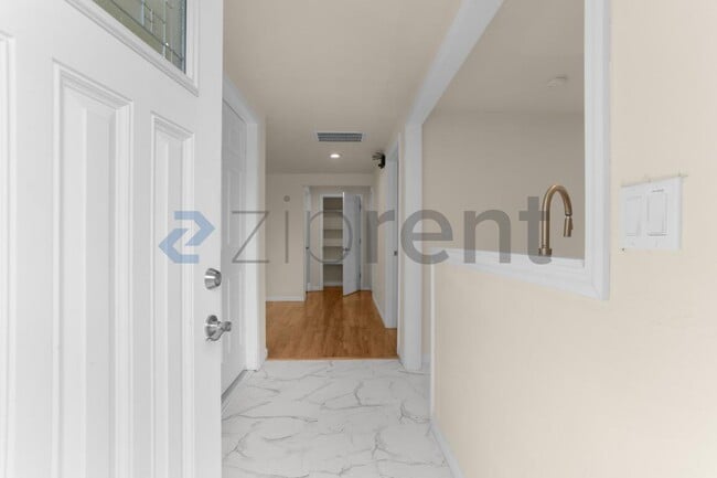 Building Photo - 1413 12th St NE