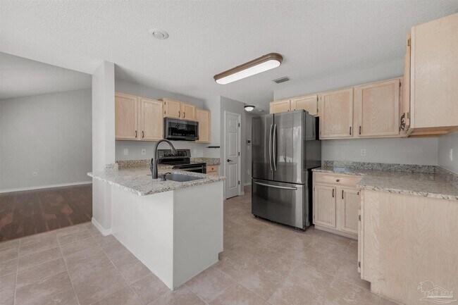 Building Photo - 6545 Fern St