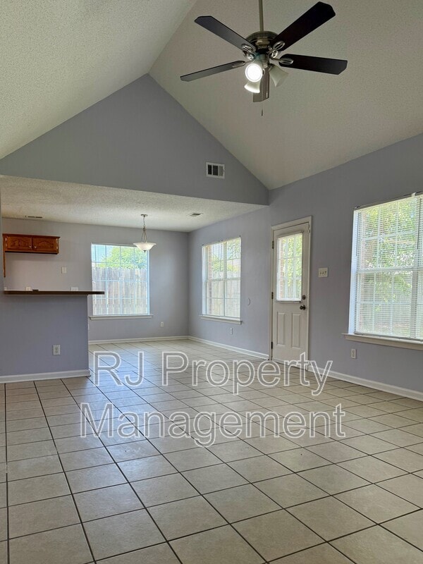 Building Photo - 5353 Farm Ridge Dr