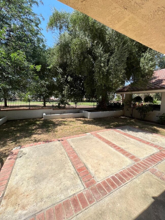 Building Photo - Rio Bravo Home MOVE IN SPECIAL