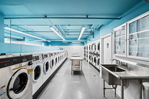 Building Photo - 3930 N Pine Grove Ave